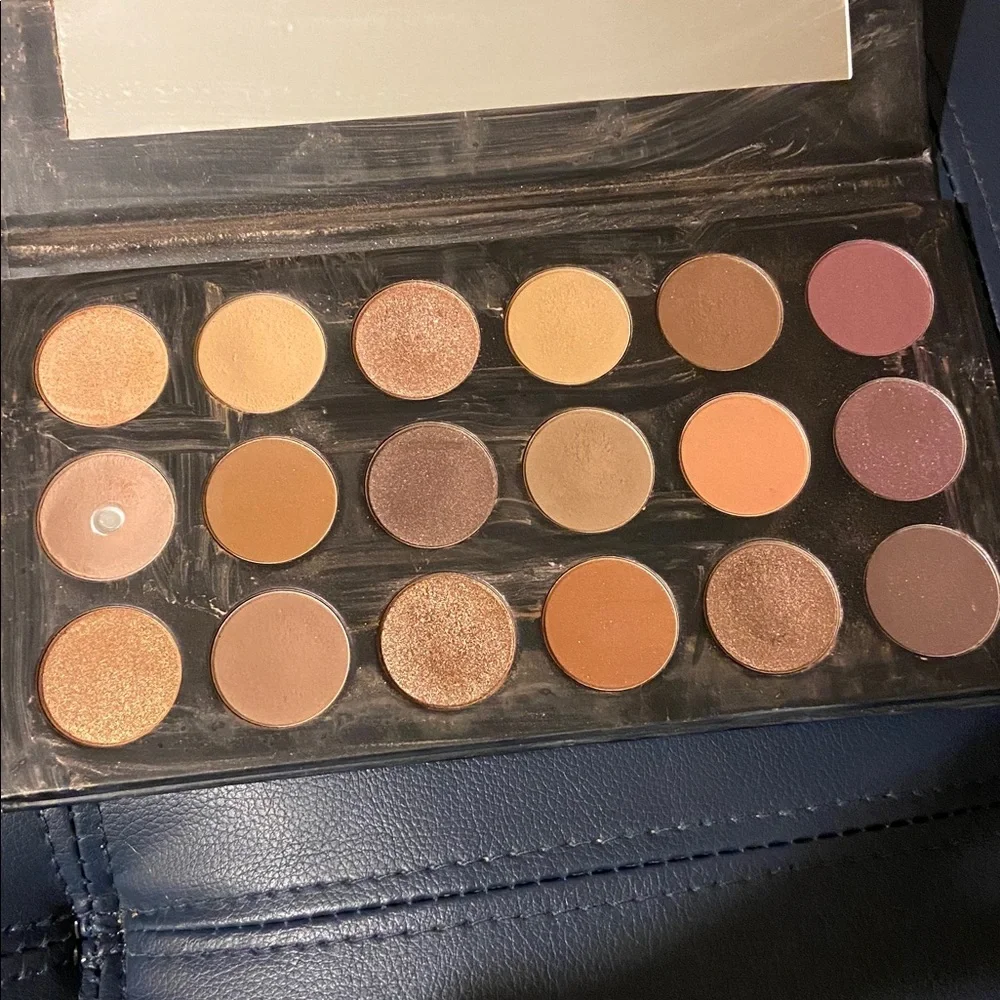 Morphe neutral eye shadow palettes - Picture 3 of 5